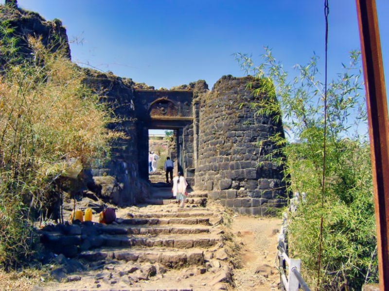 uasatish; travel blog; Sinhagad Fort; India; fort;