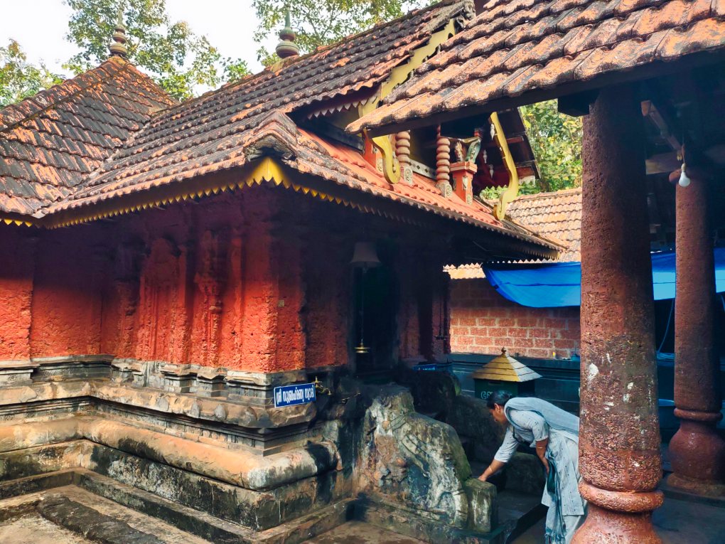 Makreri Temple; uasatish; Kannur