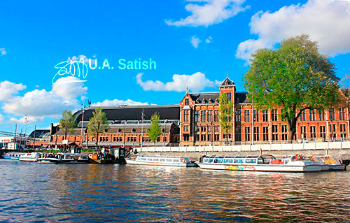 Amsterdam Centraal; Amsterdam; Neherlands; water; boats; building; sky; clouds; architecture; outdoor; uasatish; train station;