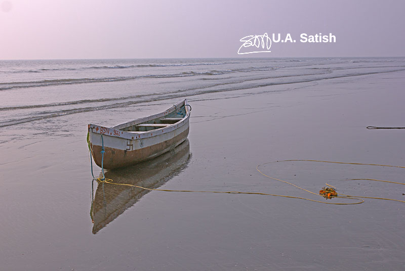 Kalamb Beach; India; Mumbai; outdoor; uasatish; boat;