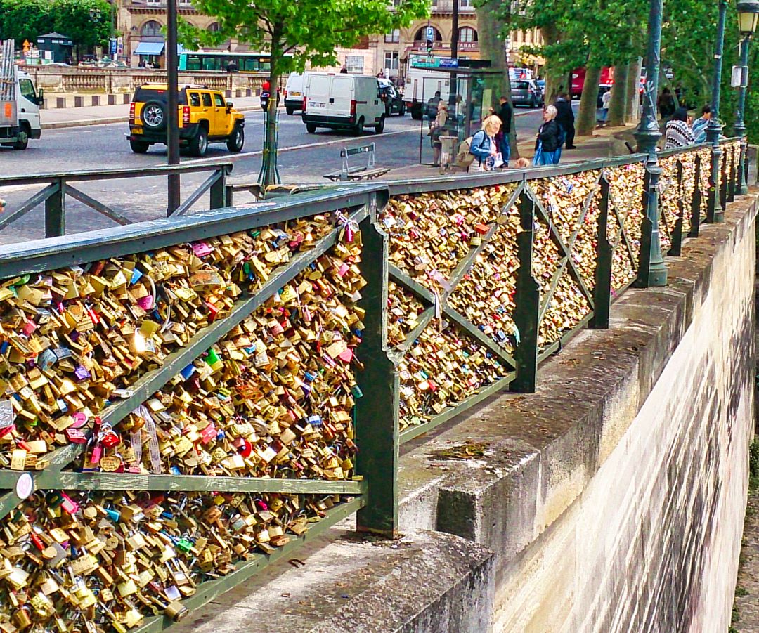 Paris; France; love locks; Pont des Arts; uasatish;