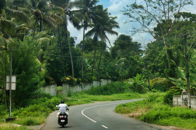 biker; Munar Road; Kerala; uasatish; travel blog;