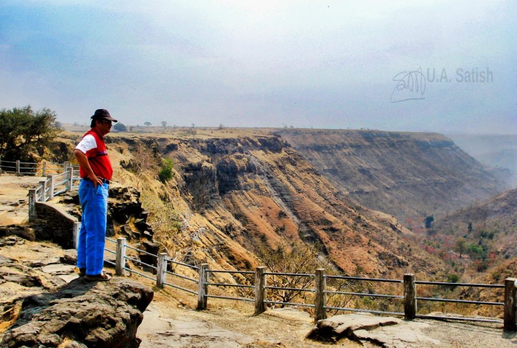 Overlooking the Malwa Ravines Mandu, uasatish; Madhya Pradesh;