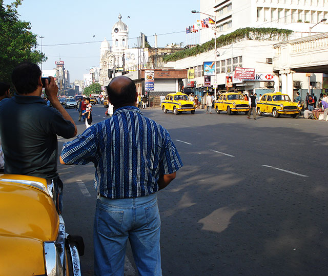 Esplanade; Kolkata; Calcutta; India; outdoor; cars; buildings; uasatish;