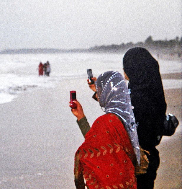  Kannur; Kerala; India; sand; sea; sky; outdoor; uasatish; girls; mobile phones;