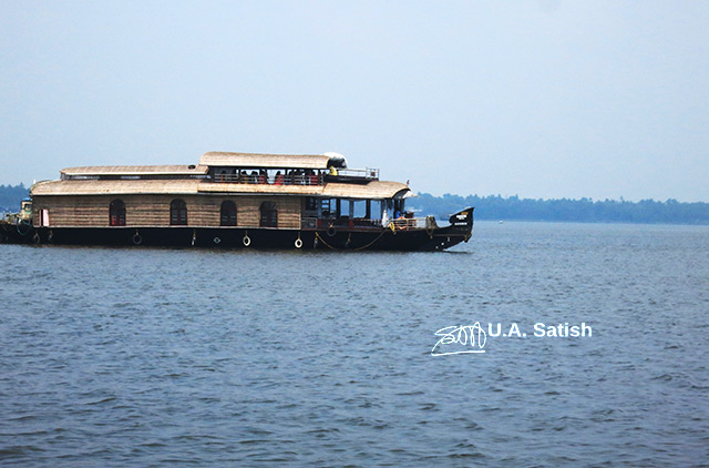 Houseboat; Alapuzha; Kerala; India; lake; water; sky; outdoor; uasatish;