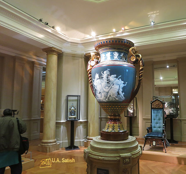 Paris; France; museum; indoor; uasatish; painting; vase; circa 1878; Albert Dammouse; Charles Lameire;;Musée d'Orsay; 