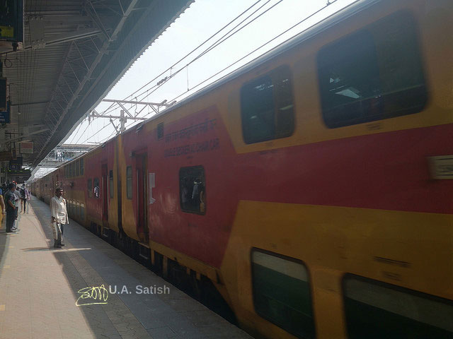 Double Decker Train; Andheri Station; India; uasatish;