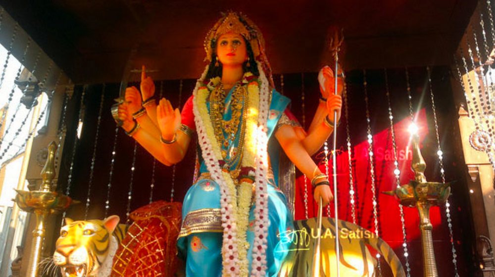Durga Pooja in Dadar; uasatish;