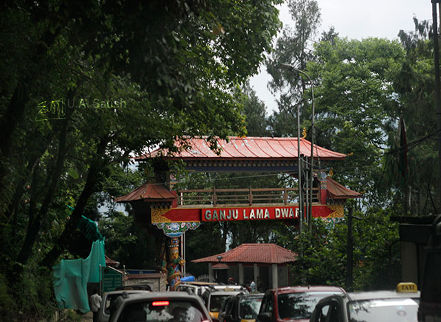 Gangtok; Sikkim; India; road; uasatish; cars; trees; gate;