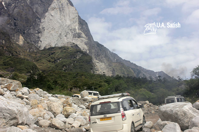 Sikkim; India; car; rocks; uasatish;