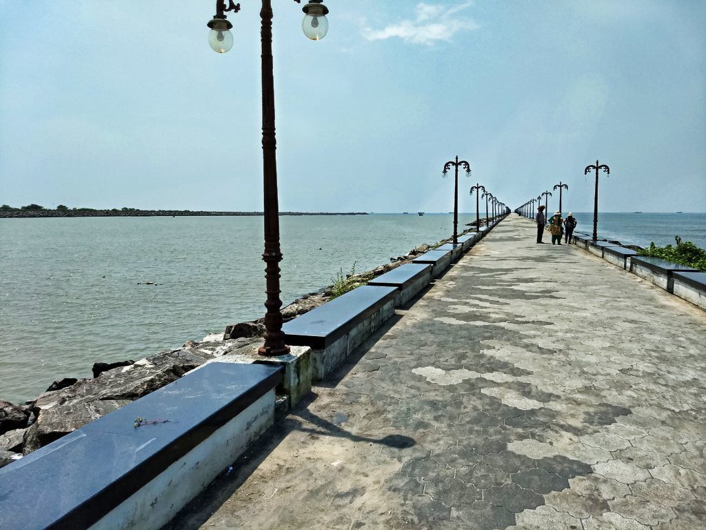 Pulimuttu; Beypore; breakwater; Kerala; uasatish; sea; sky; clouds;