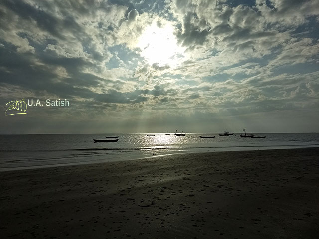 Rangaoon Beach; Vasai; beach; India; Maharasjtra; Mumbai; sea; sky; clouds; sun; light; uasatish;