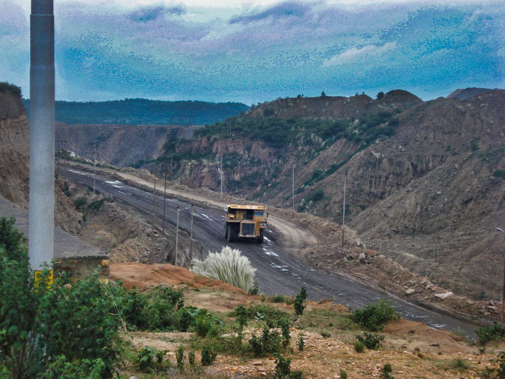 Truck; coal mining; India; travel blog; uasatish; Singrauli;