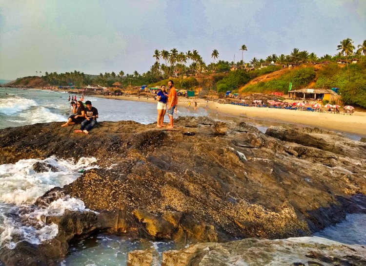 Outcrop of Rocks; Beach; Goa; uasatish; travel blog;