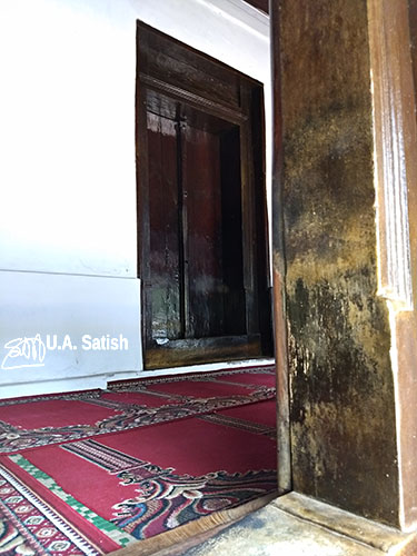 mosque; Thalassery; Tellicherry; Kerala; uasatish; wooden door;