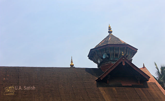 Odathil Palli; mosque; palli; Thalassery; Tellicherry; Kerala; uasatish; gold dome;