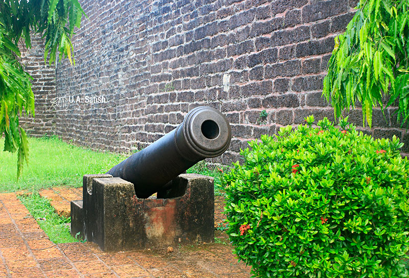 Kannur; travel; Kerala; uasatish; ancient gun; travel bllog; Saint Angelo Fort