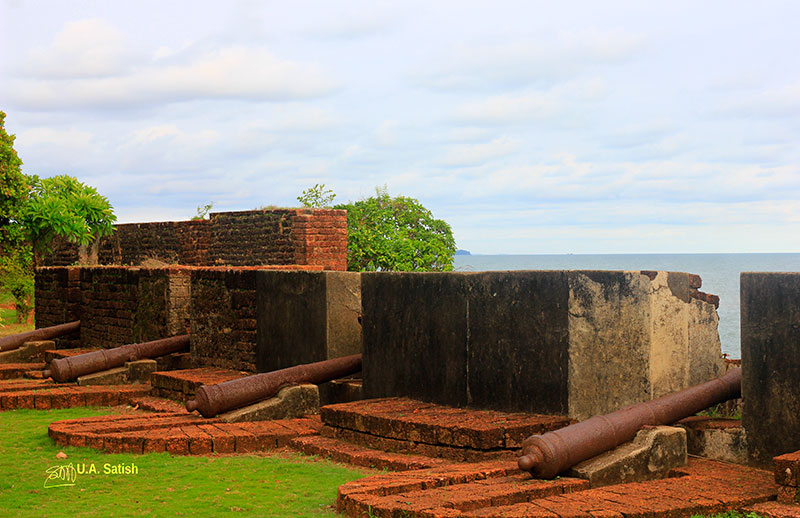 Saint Angelo Fort; Arabian Sea; Kannur; Kerala; guns; uasatish;