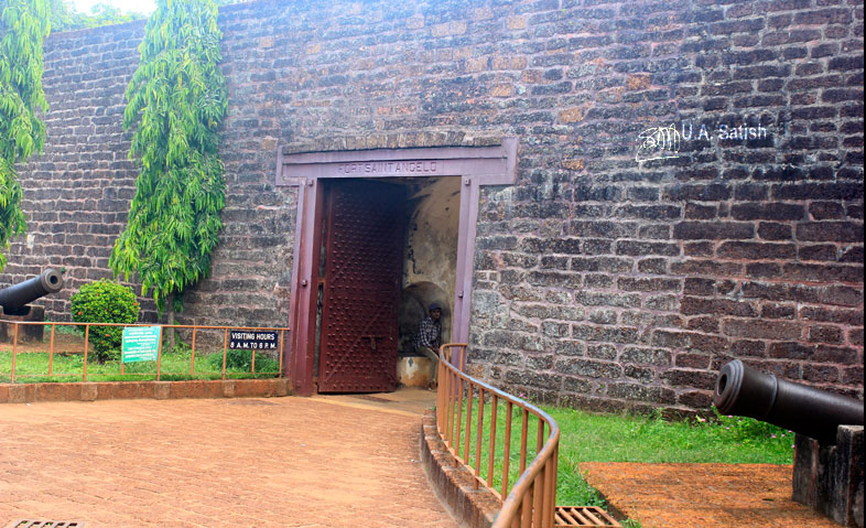 Fort St Angelos; Kannur; travel; Kerala; uasatish; main gate; travel blog;