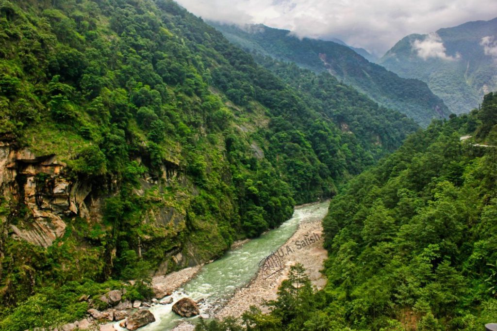 River Teesta; Sikkim; uasatish; mountains; clouds; trees;