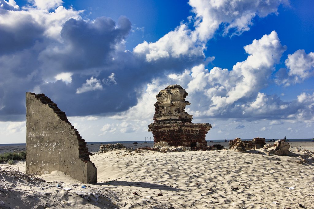 ruins; beach; uasatish; Rameswaram;