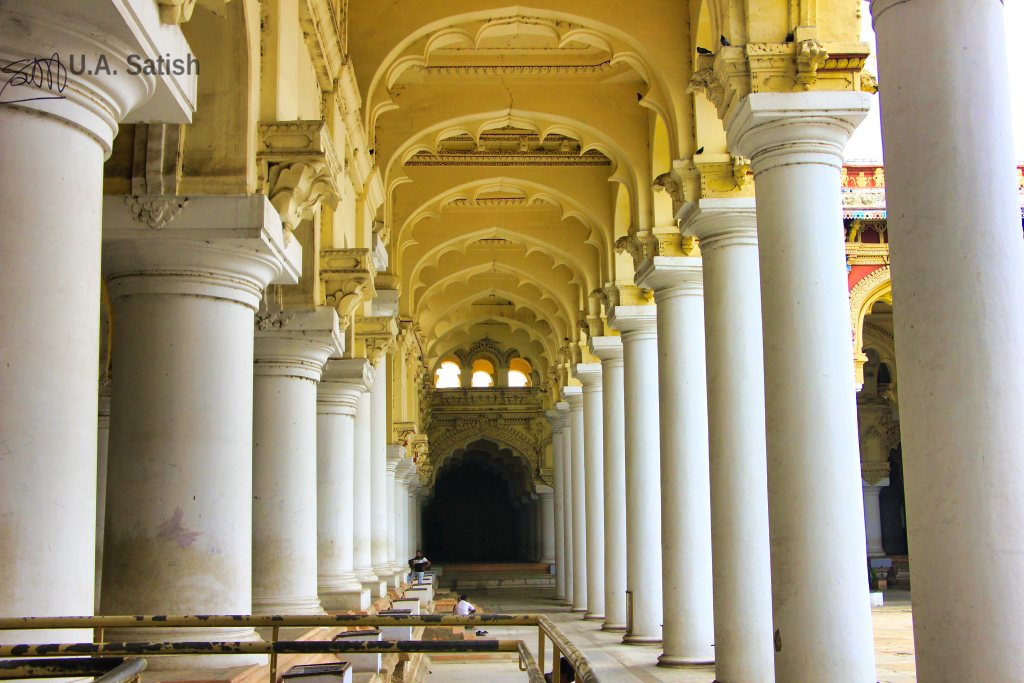 Ornamental Pillars; uasatish; corridor;