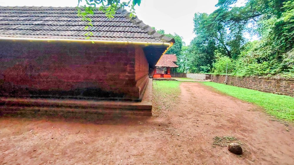 Kerala; temple architecture; uasatish;