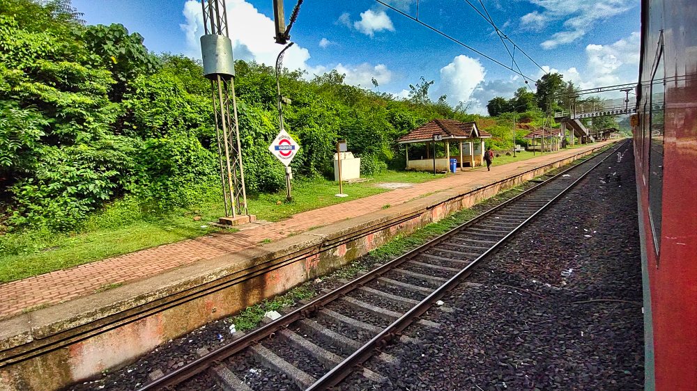 Sangameshwar Road Station; travel blog; uasatish; India;